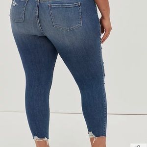 Torrid NWT SIZE 24R JEGGING SKINNY SUPER SOFT HIGH-RISE DESTRUCTED JEAN